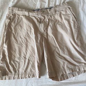 Columbia cotton shorts 32 waist 8 inch length. Very good used condition